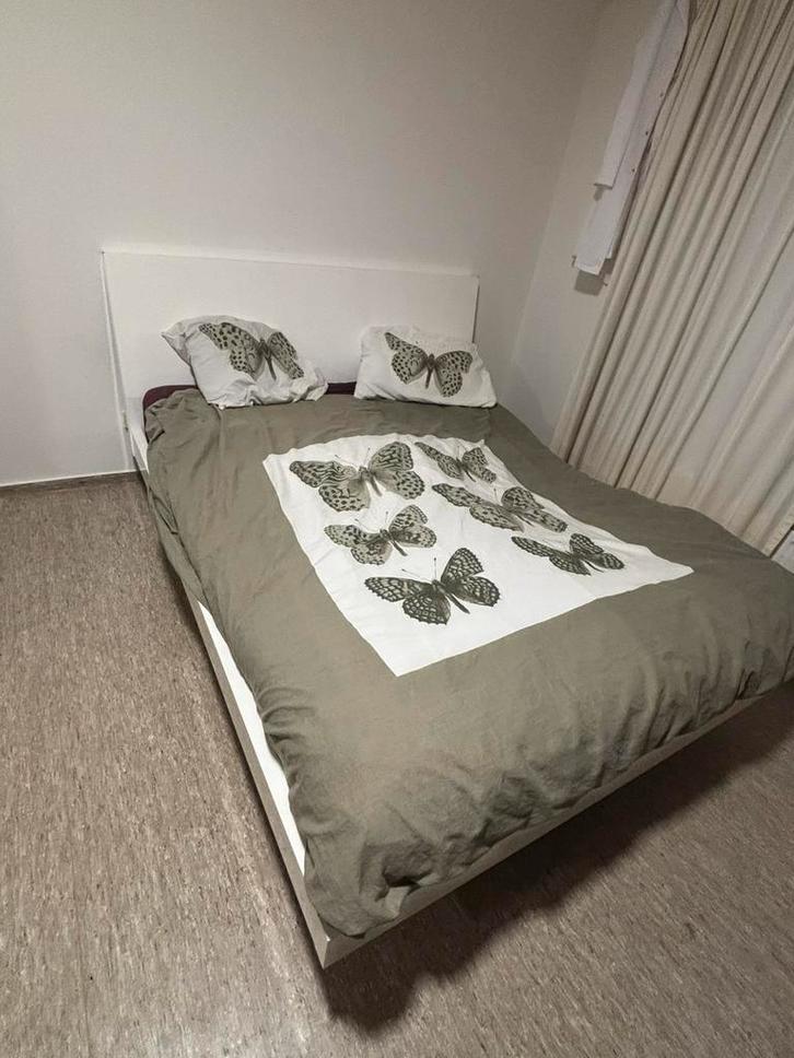 Mooi wit tweepersoonsbed met kopstuk en lattenbodem, Huis en Inrichting, Slaapkamer | Slaapbanken, Gebruikt, 160 cm, 200 cm, Tweepersoons