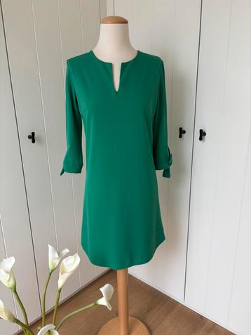 Geklede groene jurk van Punto XS (schouders 38 cm) beschikbaar voor biedingen