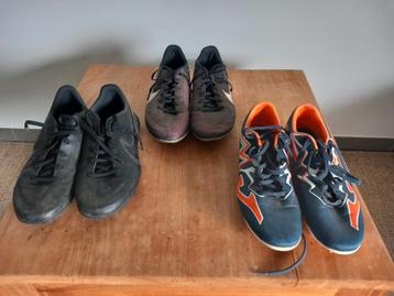 Voetbalschoenen. Allen 42 en 42,5. beschikbaar voor biedingen