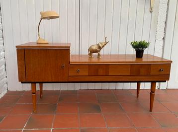 Vintage Scandinavisch klein dressoir/lage meubels beschikbaar voor biedingen