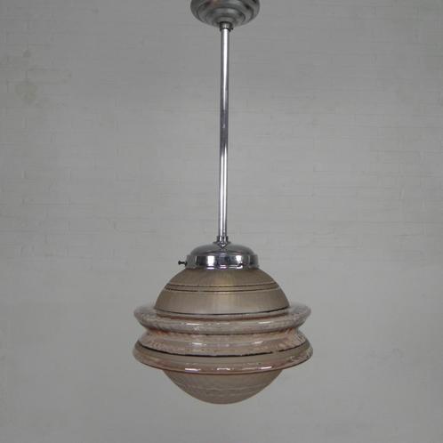Art Deco hanglamp met ufo-vormige glazen bol, jaren 30, Antiek en Kunst, Antiek | Verlichting, Ophalen of Verzenden