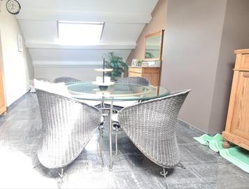 Eetkamertafel glazen blad met houtinleg 130cm + 4 stoelen beschikbaar voor biedingen
