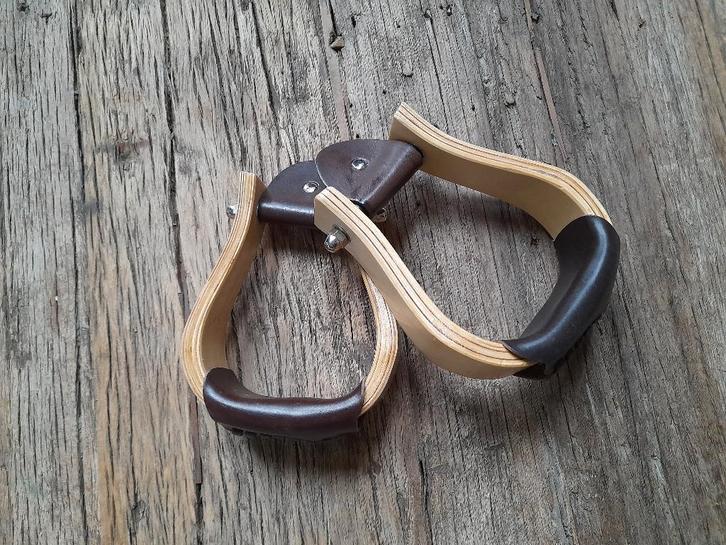 Étriers western en bois avec beau cuir NEUFS, Animaux & Accessoires, Chevaux & Poneys | Brides & Harnachement, Neuf, Western, Enlèvement ou Envoi