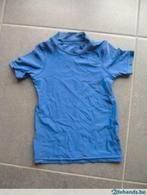Donkerblauwe zwem t-shirt - maat 98-104, Enlèvement, Comme neuf, Garçon ou Fille, Vêtements de sport ou Maillots de bain