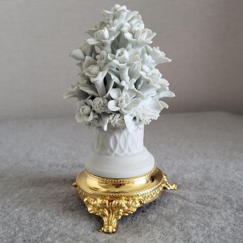 Wit keramieke bloemenzuil op goudkleurig statief, Antiek en Kunst, Antiek | Keramiek en Aardewerk, Ophalen of Verzenden