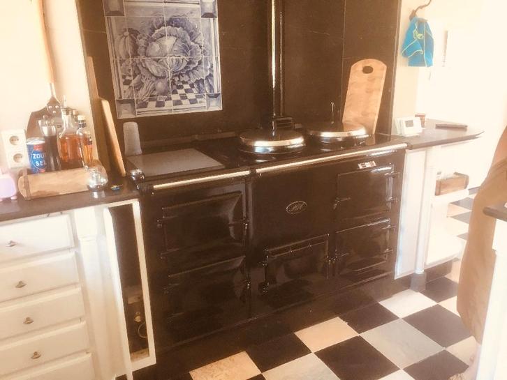 AGA Kookfornuis op petroleum + prachtige arduinen sierschouw, Elektronische apparatuur, Fornuizen, Gebruikt, Vrijstaand, 5 kookzones of meer