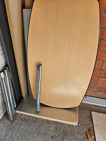 Tafel  beschikbaar voor biedingen