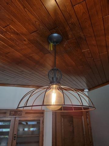 Landelijke verlichting met lamp (gloeidraad effect) beschikbaar voor biedingen