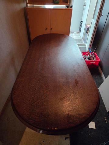 GRATIS: Eettafel voor 6 personen beschikbaar voor biedingen