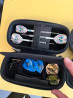 2 sets dartspijlen + accesoires, Ophalen of Verzenden, Zo goed als nieuw, Flights