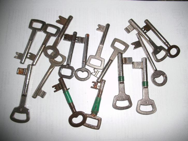 Lot gewone deursleutels, Doe-het-zelf en Bouw, Hang- en Sluitwerk, Zo goed als nieuw, Overige typen, Overige materialen, Ophalen of Verzenden