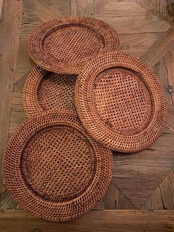 4 sous assiettes beschikbaar voor biedingen