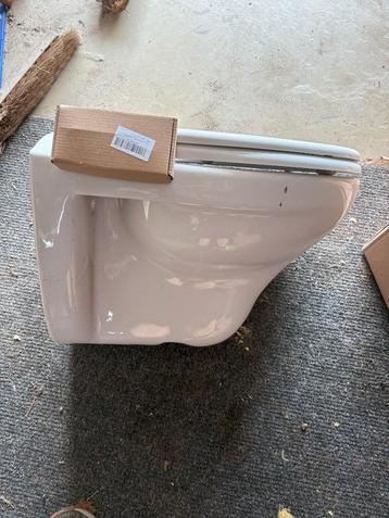 Hangtoilet met zitting NIEUW beschikbaar voor biedingen