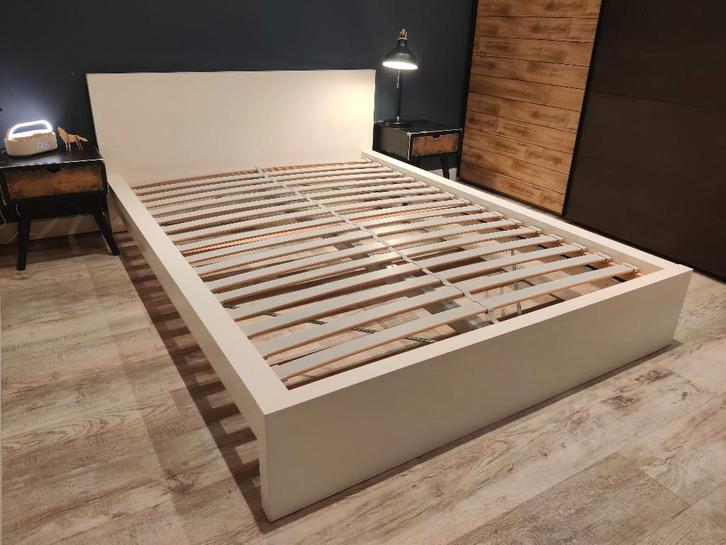 Ikea bed MALM 140x200, Huis en Inrichting, Slaapkamer | Bedden, Gebruikt, Twijfelaar, 140 cm, 200 cm, Overige materialen, Wit