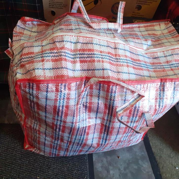 2 zakken met opvulsel om  knuffels op te vullen, Hobby en Vrije tijd, Knutselen, Ophalen