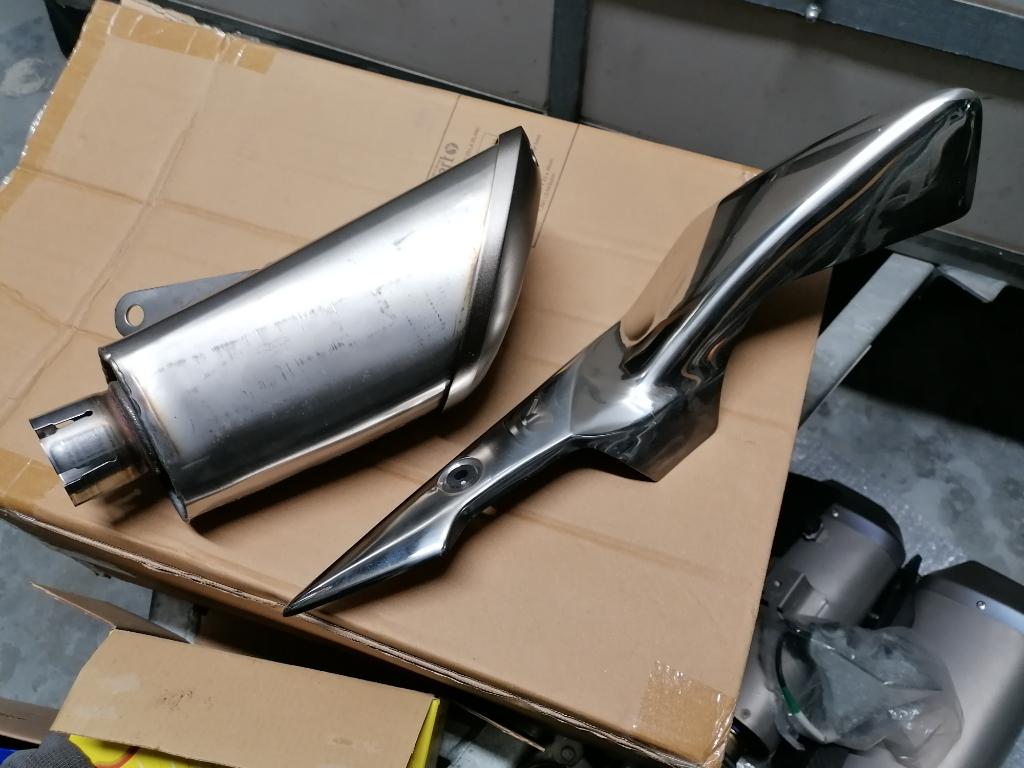 SUZUKI GSXS 1000 silencieux origine état impeccable + protec, Motos, Enlèvement, Neuf