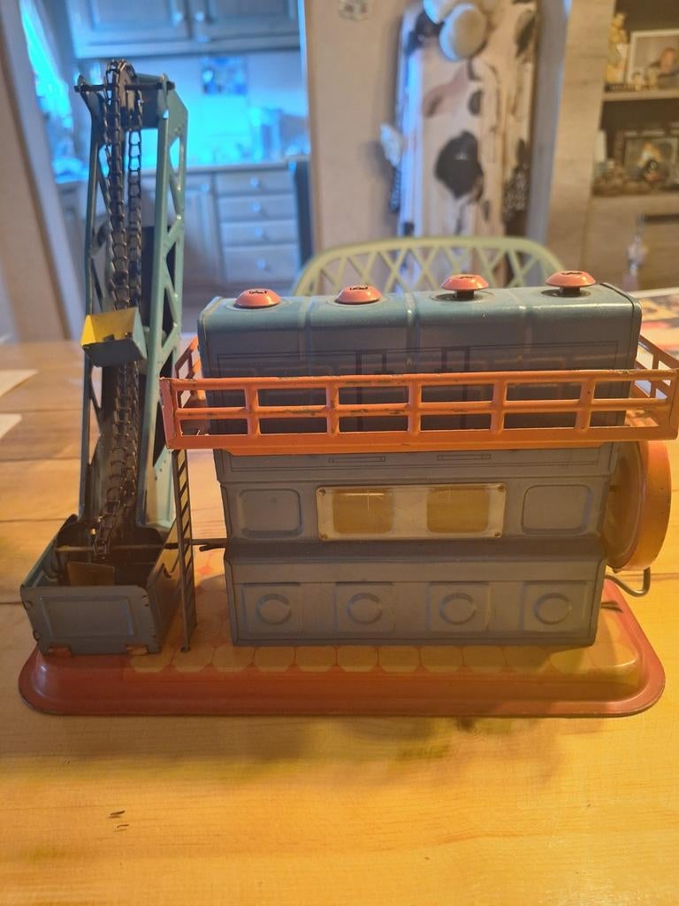 Vintage blikken USSR Elevator erts en zandfabriek  circa 195, Ophalen of Verzenden