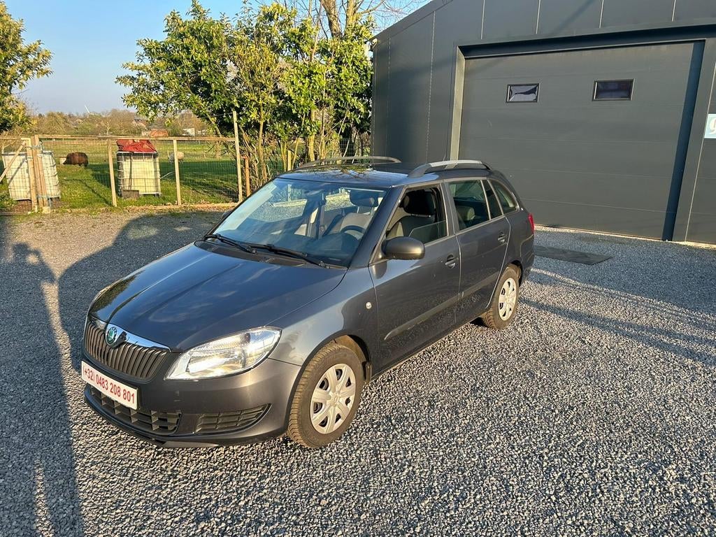 Skoda Fabia 1.2 TSI Essence Euro5 2011 CARNET COMPLET, Autos, Achat, Entreprise, Carnet d'entretien, Verrouillage central