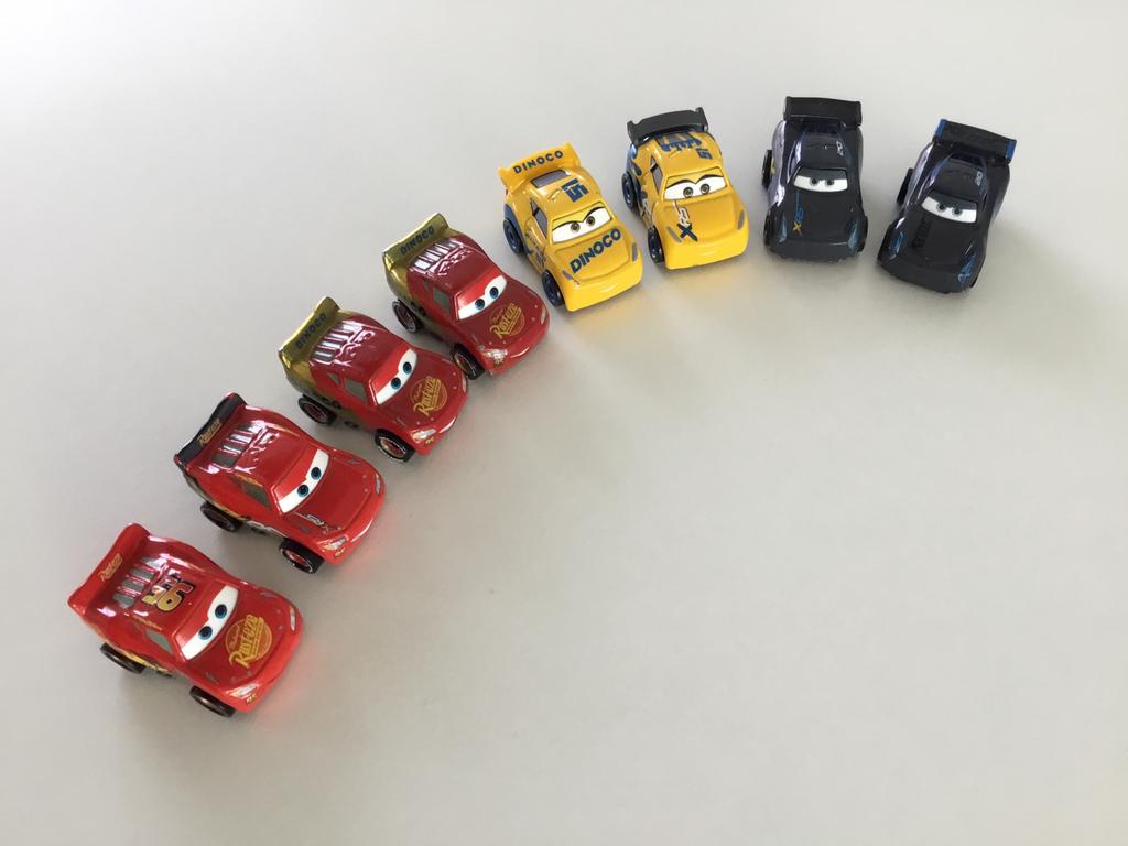 Cars mini autootjes met Cars ladenbox, Ophalen, Zo goed als nieuw