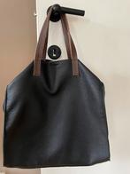 Handtas zwart met extra tasje binnenin, Handtassen en Accessoires, Tassen | Damestassen, Ophalen of Verzenden, Zo goed als nieuw