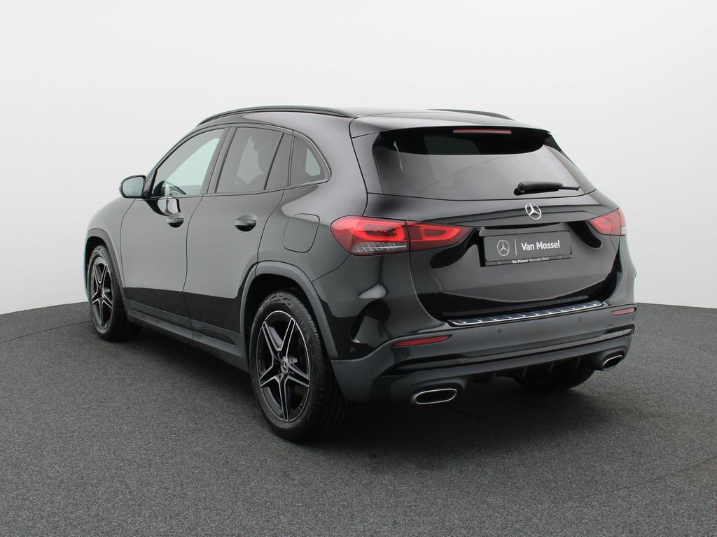 Mercedes-Benz GLA 180 AMG Line + NIGHTPAKKET + SENSOREN + CA, Auto's, Stof, Gebruikt, 4 cilinders, 136 pk