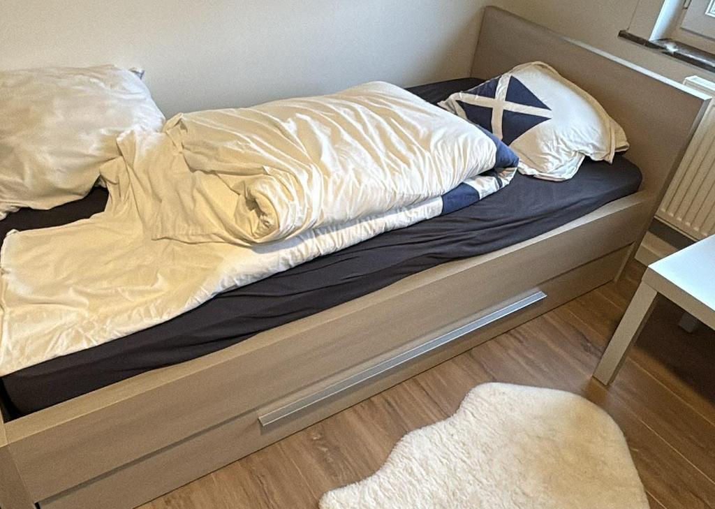 Eenpersoons slaapkamer (bed met lade + vakkenkast), Ophalen, Zo goed als nieuw, Eenpersoons, Modern