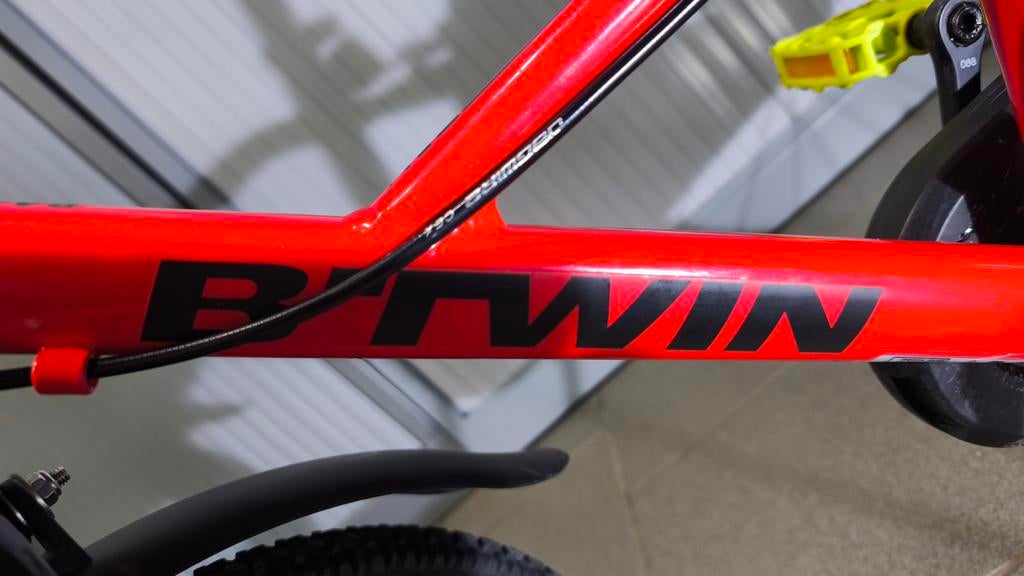 Vélo enfant 16 pouces BTwin Racing 900, Vélos & Vélomoteurs, BTwin Décathlon, Repose-pieds, Aluminium, Comme neuf