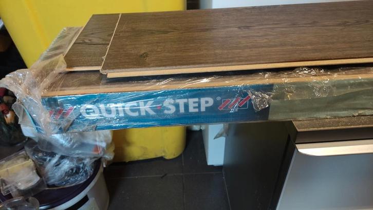 Quick Step donkerbruin laminaat, Bricolage & Construction, Planches & Dalles, Neuf, Aggloméré, 50 à 150 cm, 10 à 30 cm, Enlèvement