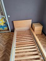 Bed met lattenbodem en nachtkastje, Ophalen