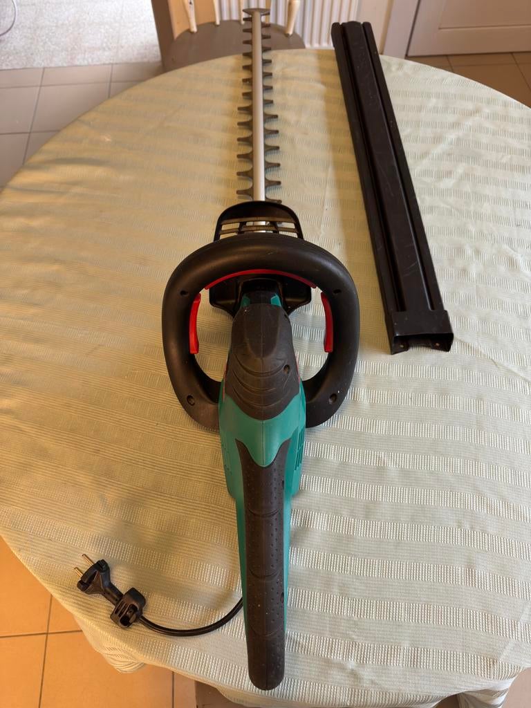 Taille-haies Bosch AHS 70-34, Enlèvement, Comme neuf, Électrique