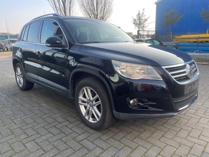 Phare droit d'un Volkswagen Tiguan, Autos : Pièces & Accessoires, Éclairage, Volkswagen, Utilisé, 3 mois de garantie, Enlèvement ou Envoi