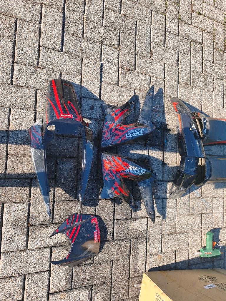 Derbi Senda drd racing kappen set, Vélos & Vélomoteurs, Pièces de cyclomoteur | Général, Enlèvement, Utilisé