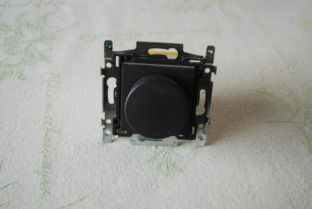 Variateur Niko, interrupteur de la série , bouton-poussoir, Bricolage & Construction, Électricité & Câbles, Neuf, Interrupteur