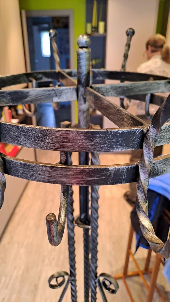 Porte-manteau en fer forgé, style années 1960, poids 14 kg., Maison & Meubles, Comme neuf, Métal, Portemanteau sur pied, 150 à 200 cm