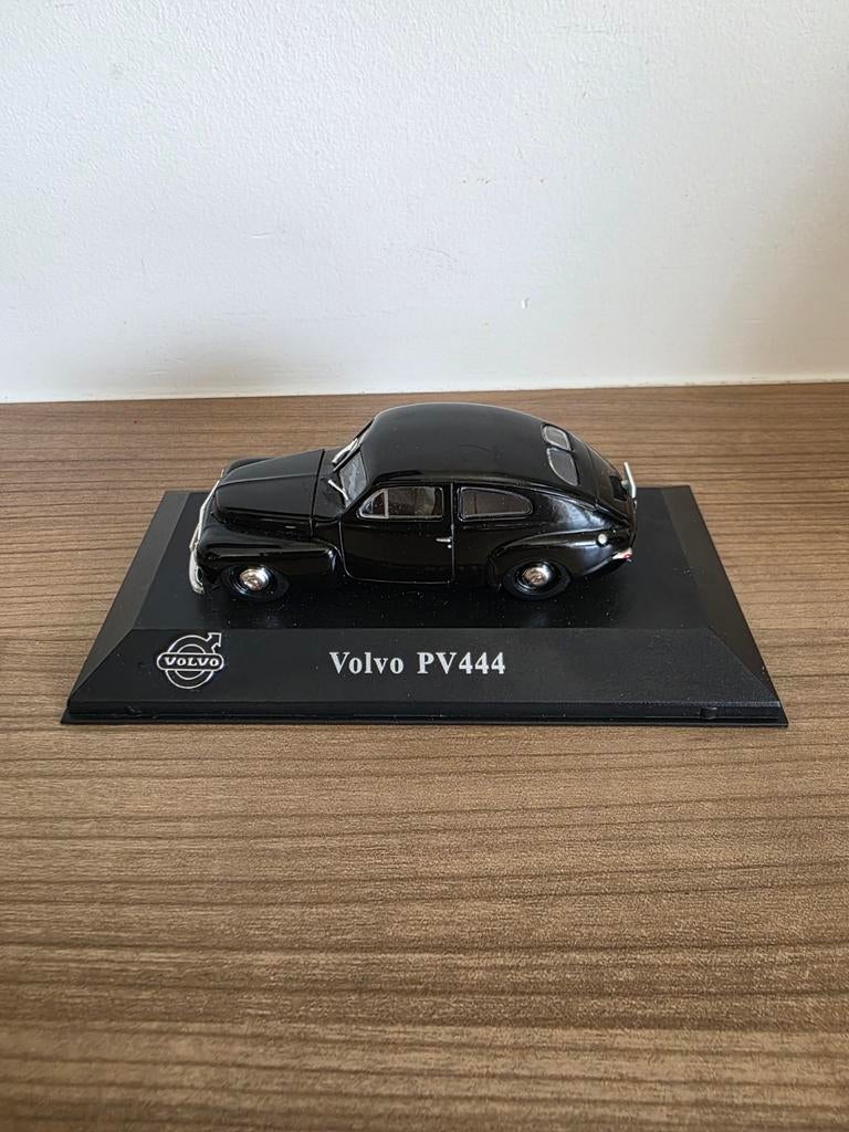 Volvo PV444 modelauto, Ophalen
