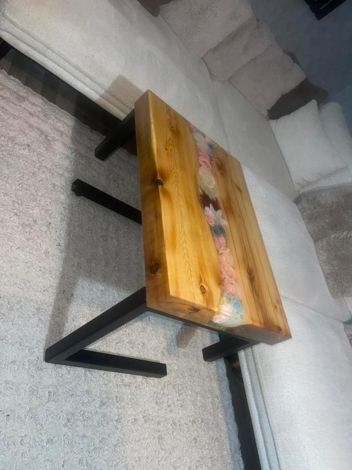 Table basse en epoxy, style industriel, Maison & Meubles, Tables | Tables d'appoint, Comme neuf, Enlèvement ou Envoi