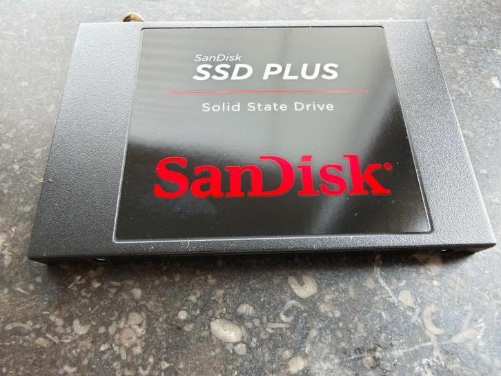 SanDisk PLUS 240 GB SATA III 2.5 SSD, Computers en Software, Harde schijven, Zo goed als nieuw, Desktop, Intern, SSD, SATA, Ophalen