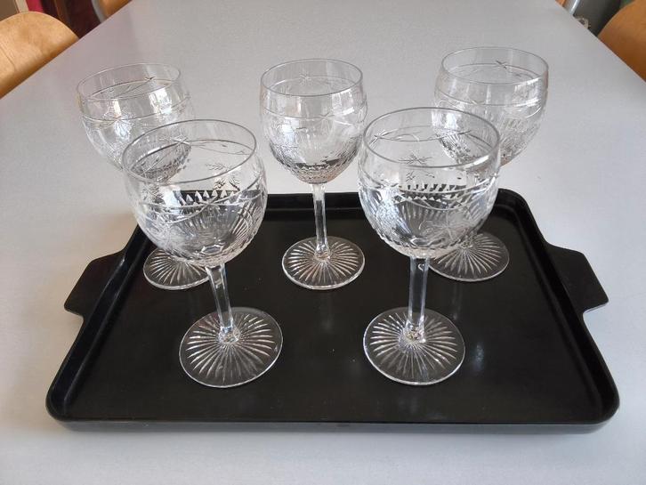Lot 5 anciens verres sur pied en cristal fin de Saint Louis, Antiek en Kunst, Antiek | Glaswerk en Kristal, Ophalen of Verzenden