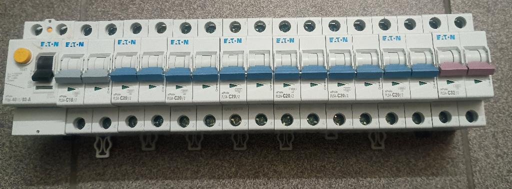 fusibles et différentiel teco, Bricolage & Construction, Électricité & Câbles, Enlèvement ou Envoi, Comme neuf, Autres types