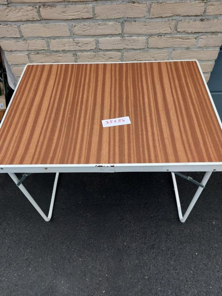 Campeer tafel Bruin 75x54 en ongeveer 66 hoog met gebruikers, Caravanes & Camping, Meubles de camping, Comme neuf, Table de camping