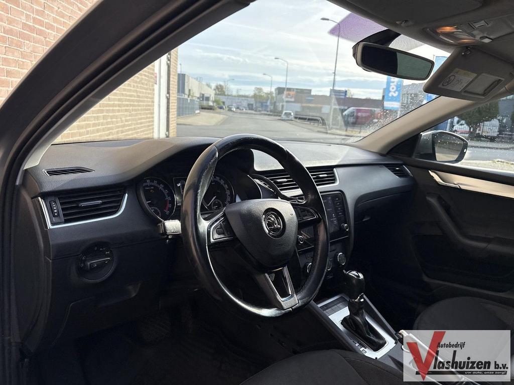 Skoda Octavia Combi 1.6 TDI Greentech Style | Airco | Cruise, Auto's, Skoda, Automaat, Parkeersensor, Zwart, Bedrijf