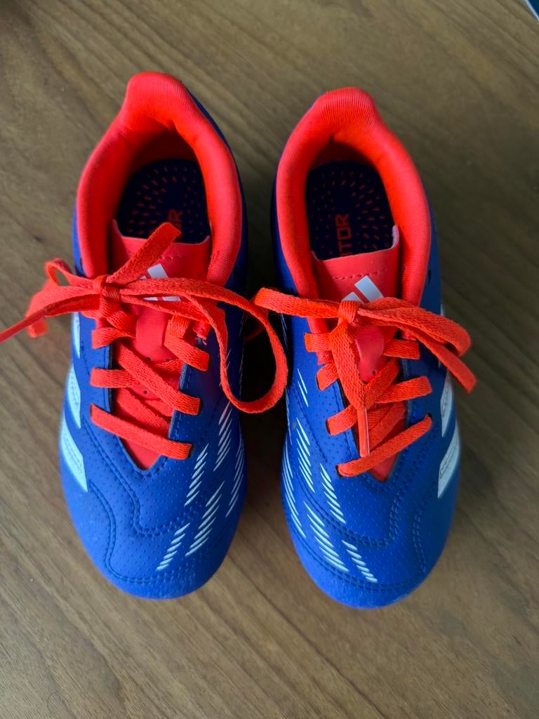Voetbalschoenen adidas maat 30, Sport en Fitness, Voetbal, Ophalen of Verzenden, Zo goed als nieuw