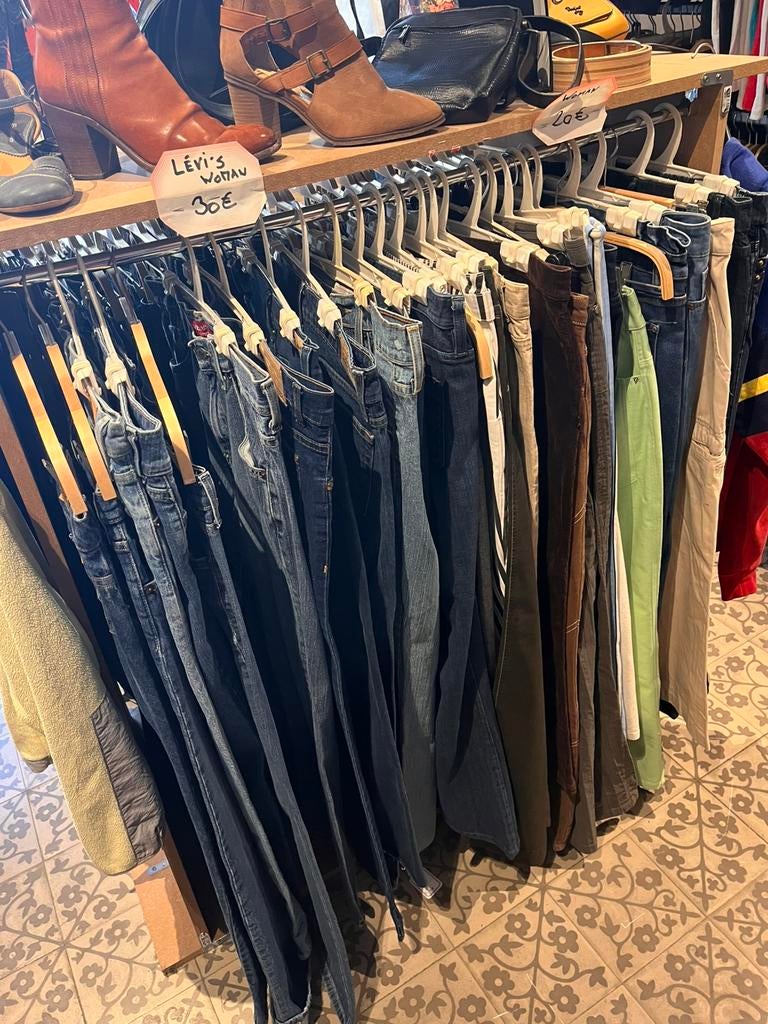 Lots 550pieces premium AAA, Vêtements | Femmes, Packs de vêtements pour femmes, Comme neuf, Enlèvement