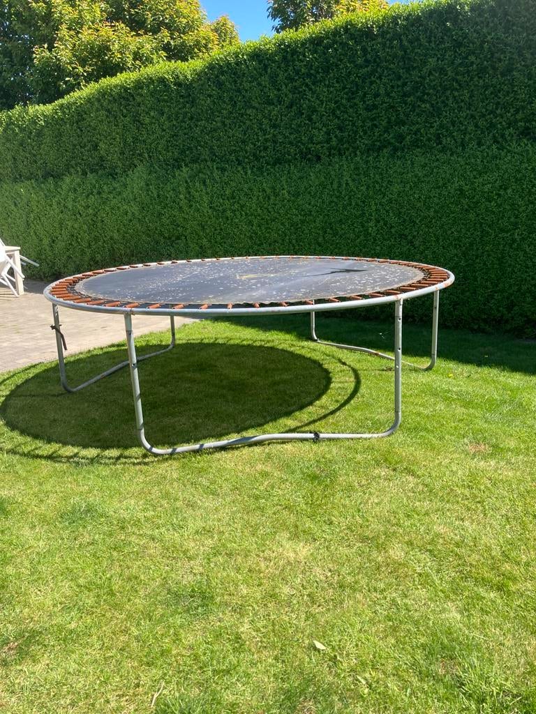 Trampoline 260 diameter, Enfants & Bébés, Jouets | Extérieur | Trampolines, Enlèvement, Utilisé