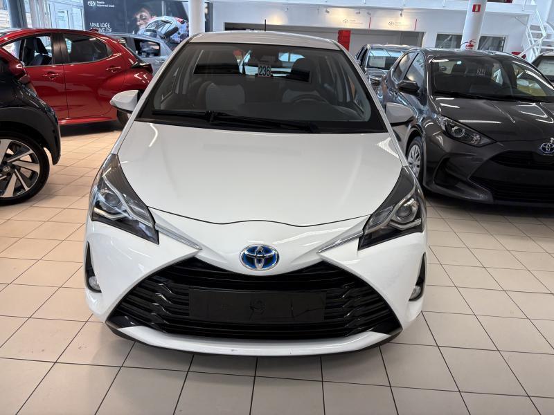 Toyota Yaris IV Dynamic, Automaat, 1497 cc, Zwart, Wit