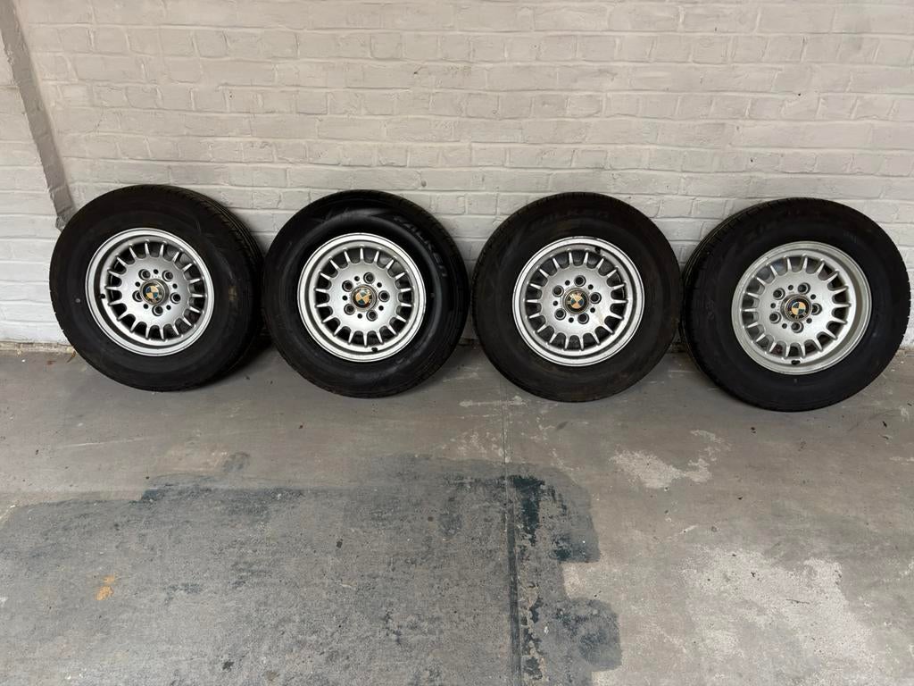 Bmw e28 1985 14 pouce - 205 70 14 98 - très bons pneus d'été, Autos : Pièces & Accessoires, 14 pouces, Véhicule de tourisme, Pneus été