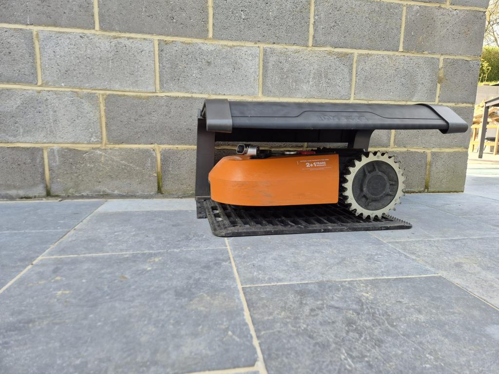 Worx M plus robotmaaier, Tuin en Terras, Grasmaaiers, Zo goed als nieuw, Ophalen