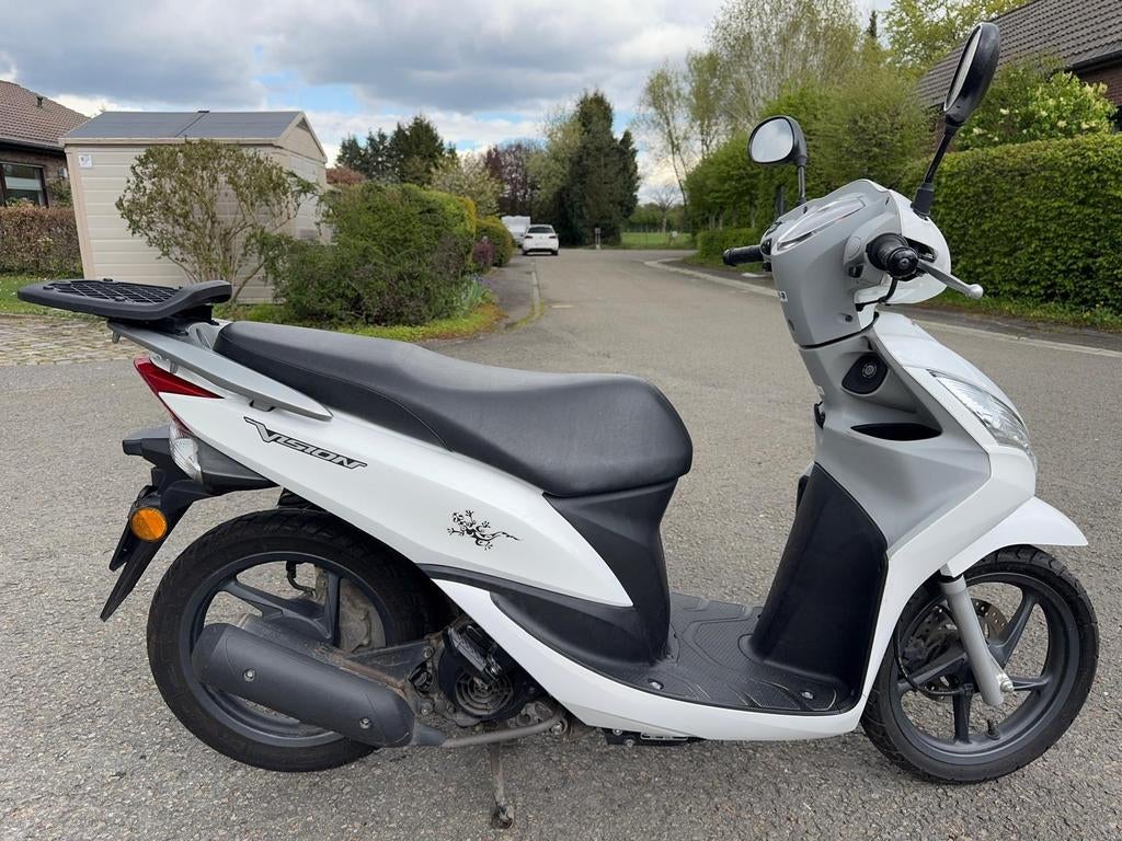 Honda Vision 50, Bedrijf, Scooter