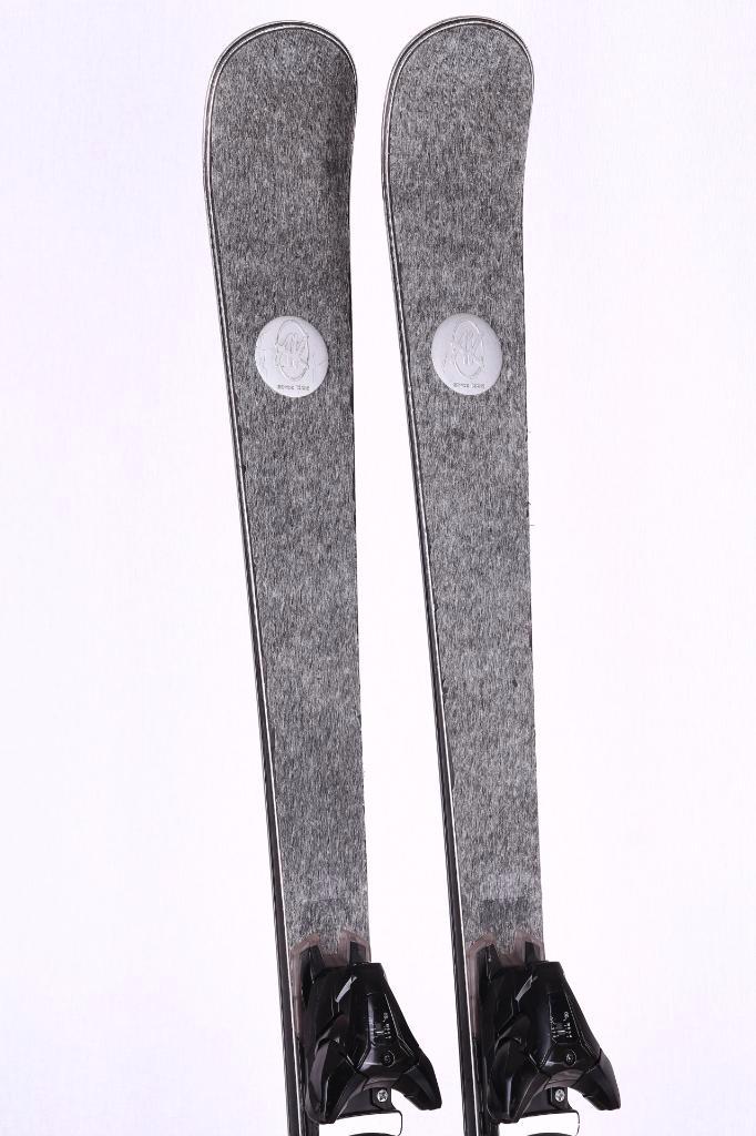 Skis 159 AK SKI SKIN 2024, noir/gris, titane, noyau en bois, Sports & Fitness, Ski & Ski de fond, Utilisé, Skis, Salomon, Carving