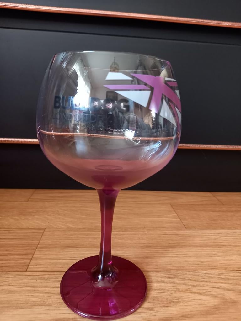 VERRE À GIN SEC BULLDOG, Collections, Verres & Petits Verres, Enlèvement ou Envoi